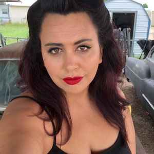 Meet your Posher, Crystal